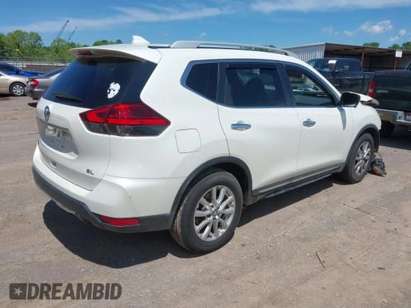 ✅ 2017 Nissan Rogue SL • VIN: 5N1AT2MT5HC884728 • Lot: 42330244. Listed on IAAI with 89,744 mi. Free auction sales archive from the USA and detailed vehicle history report at DreamBid. Image 4.