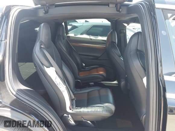 ✅ 2019 Tesla Model X 75D • VIN: 5YJXCBE25KF151349 • Lot: 42397611. Wystawiony na IAAI z przebiegiem 65 125 mil. Bezpłatny archiwum sprzedaży aukcyjnych z USA i szczegółowy raport historii pojazdu na DreamBid. Zdjęcie 8.