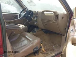 ✅ 1998 Chevrolet Blazer LS • VIN: 1GNDT13W7W2250368 • Lot: 42723653. Wystawiony na IAAI z przebiegiem 321 790 mil. Bezpłatny archiwum sprzedaży aukcyjnych z USA i szczegółowy raport historii pojazdu na DreamBid. Zdjęcie 5.