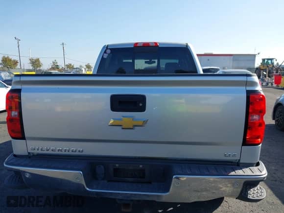 2015 Chevrolet Silverado 1500 LTZ z VIN 3GCUKSEC9FG258290, wystawiony jako IAAI lot #43514218 z przebiegiem 168 385 mil mil oraz . Historia ofert i sprzedaży dostępna na DreamBid. Obrazek 17.