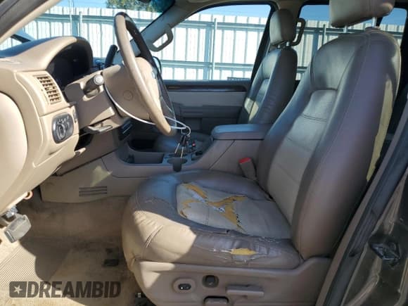✅ 2005 Ford Explorer Eddie Bauer • VIN: 1FMDU74W25UA15138 • Lot: 85761105. Listed on Copart with 339,284 mi. Free auction sales archive from the USA and detailed vehicle history report at DreamBid. Image 7.