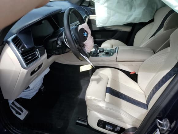 ✅ 2022 BMW X5 M • VIN: 5YMJU0C03N9K39640 • Lot: 55168924. Wystawiony na Copart z przebiegiem Nie podano. Bezpłatny archiwum sprzedaży aukcyjnych z USA i szczegółowy raport historii pojazdu na DreamBid. Zdjęcie 7.