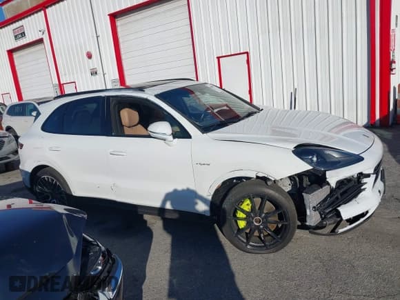 ✅ 2021 Porsche Cayenne E-Hybrid • VIN: WP1AE2AY2MDA24187 • Lot: 43689683. Wystawiony na IAAI z przebiegiem 33 883 mil. Bezpłatny archiwum sprzedaży aukcyjnych z USA i szczegółowy raport historii pojazdu na DreamBid. Zdjęcie 13.