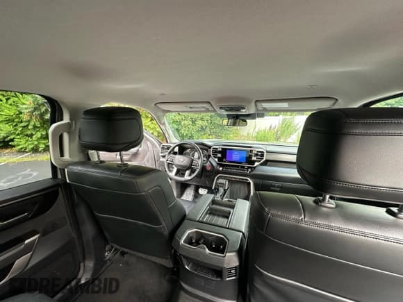 ✅ 2022 Toyota Tundra SR5 • VIN: 5TFLA5EC8NX009358 • Lot: 83956825. Wystawiony na Copart z przebiegiem 15 617 mil. Bezpłatny archiwum sprzedaży aukcyjnych z USA i szczegółowy raport historii pojazdu na DreamBid. Zdjęcie 9.