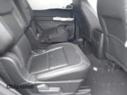 ✅ 2024 Ford Explorer XLT • VIN: 1FMSK7DH6RGA86877 • Lot: 42273669. Wystawiony na IAAI z przebiegiem 32 234 mil. Bezpłatny archiwum sprzedaży aukcyjnych z USA i szczegółowy raport historii pojazdu na DreamBid. Zdjęcie 8.