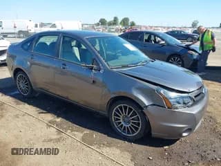 ✅ 2011 Ford Focus SES • VIN: 1FAHP3GN4BW200211 • Lot: 43401087. Wystawiony na IAAI z przebiegiem 232 972 mil. Bezpłatny archiwum sprzedaży aukcyjnych z USA i szczegółowy raport historii pojazdu na DreamBid. Zdjęcie 1.