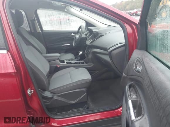 ✅ 2019 Ford Escape SE • VIN: 1FMCU0GD8KUC47008 • Lot: 43550142. Wystawiony na IAAI z przebiegiem 93 298 mil. Bezpłatny archiwum sprzedaży aukcyjnych z USA i szczegółowy raport historii pojazdu na DreamBid. Zdjęcie 5.