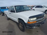 ✅ 2003 Chevrolet S-10 • VIN: 1GCDT19X838141290 • Lot: 43669807. Wystawiony na IAAI z przebiegiem 258 912 mil. Bezpłatny archiwum sprzedaży aukcyjnych z USA i szczegółowy raport historii pojazdu na DreamBid. Zdjęcie 1.