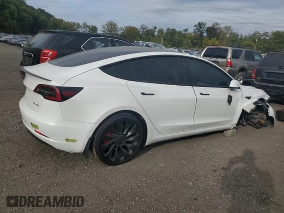 ✅ 2022 Tesla Model 3 Performance • VIN: 5YJ3E1EC0NF109008 • Lot: 81528225. Wystawiony na Copart z przebiegiem Nie podano. Bezpłatny archiwum sprzedaży aukcyjnych z USA i szczegółowy raport historii pojazdu na DreamBid. Zdjęcie 3.