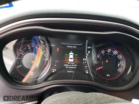 ✅ 2017 Dodge Challenger SXT • VIN: 2C3CDZAG0HH501256 • Lot: 54441284. Wystawiony na Copart z przebiegiem 101 667 mil. Bezpłatny archiwum sprzedaży aukcyjnych z USA i szczegółowy raport historii pojazdu na DreamBid. Zdjęcie 9.