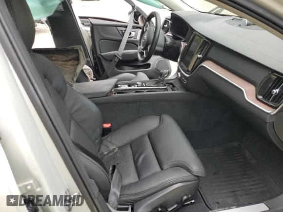 ✅ 2020 Volvo V60 • VIN: YV4102WK5L1030177 • Лот: 57438404. Опубликован ранее на Copart с пробегом 27 270 миль. Бесплатный доступ к архиву аукционных продаж из США и подробный отчёт об истории автомобиля на DreamBid. Изображение 7.