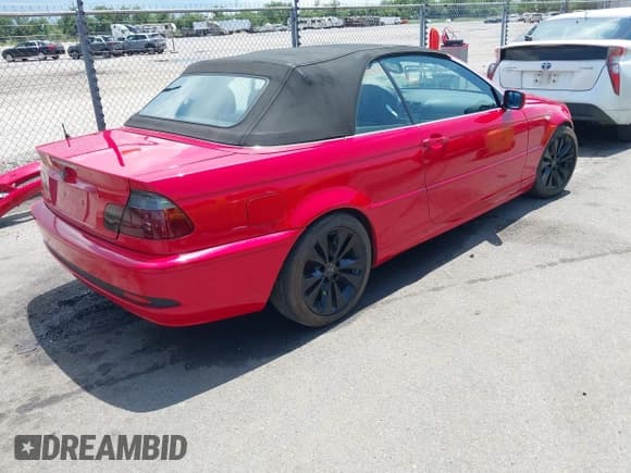 ✅ 2005 BMW 3 Series 325Ci • VIN: WBABW33485PL35042 • Lot: 42353957. Wystawiony na IAAI z przebiegiem 100 495 mil. Bezpłatny archiwum sprzedaży aukcyjnych z USA i szczegółowy raport historii pojazdu na DreamBid. Zdjęcie 4.