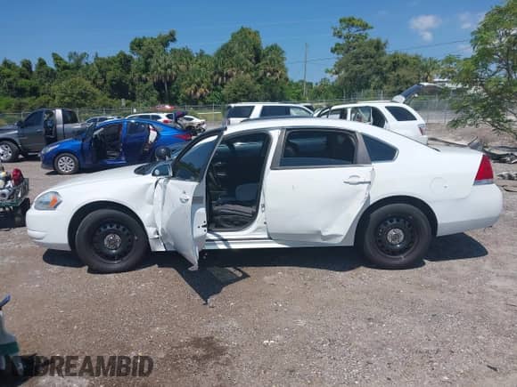 ✅ 2013 Chevrolet Impala Police • VIN: 2G1WD5E35D1221501 • Lot: 43269727. Listed on IAAI with 95,859 mi. Free auction sales archive from the USA and detailed vehicle history report at DreamBid. Image 14.