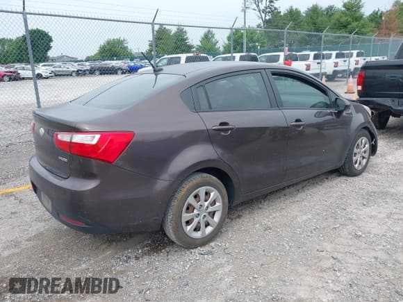 ✅ 2014 Kia Rio EX • VIN: KNADN4A35E6339258 • Lot: 42496013. Wystawiony na IAAI z przebiegiem 154 768 mil. Bezpłatny archiwum sprzedaży aukcyjnych z USA i szczegółowy raport historii pojazdu na DreamBid. Zdjęcie 4.