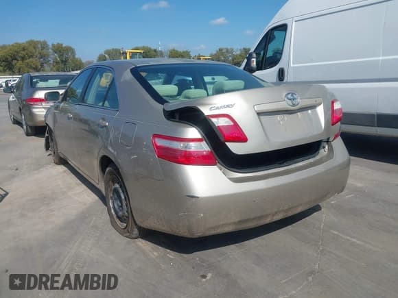 ✅ 2007 Toyota Camry CE • VIN: 4T1BE46KX7U585971 • Lot: 43557750. Wystawiony na IAAI z przebiegiem 141 153 mil. Bezpłatny archiwum sprzedaży aukcyjnych z USA i szczegółowy raport historii pojazdu na DreamBid. Zdjęcie 3.
