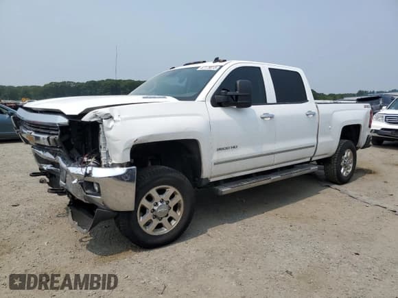 ✅ 2015 Chevrolet Silverado 3500HD LTZ • VIN: 1GC4K0E88FF164144 • Lot: 67179015. Listed on Copart with 186,523 mi. Free auction sales archive from the USA and detailed vehicle history report at DreamBid. Image 1.