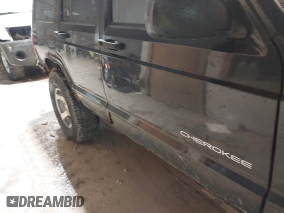 ✅ 1998 Jeep Cherokee Sport • VIN: 1J4FJ68S2WL142027 • Lot: 42305669. Listed on IAAI with 249,580 mi. Free auction sales archive from the USA and detailed vehicle history report at DreamBid. Image 12.