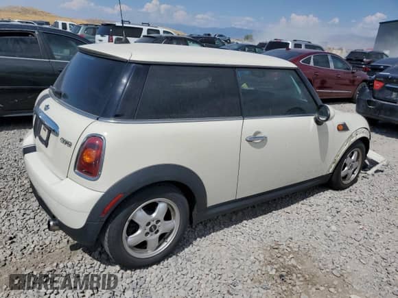 2009 MINI Hardtop with VIN WMWMF33539TT69081, listed as a Copart auction lot 58087205 with 106,470 mi miles and Salvage title. Bid and sale history available at DreamBid. Image 3.