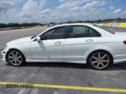 ✅ 2014 Mercedes-Benz C 250 Sport • VIN: WDDGF4HB0EG255701 • Lot: 42213602. Wystawiony na IAAI z przebiegiem 107 102 mil. Bezpłatny archiwum sprzedaży aukcyjnych z USA i szczegółowy raport historii pojazdu na DreamBid. Zdjęcie 14.