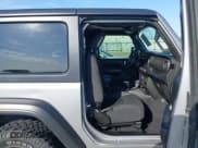 ✅ 2021 Jeep Wrangler Islander • VIN: 1C4GJXAN8MW601514 • Lot: 43403702. Wystawiony na IAAI z przebiegiem 41 567 mil. Bezpłatny archiwum sprzedaży aukcyjnych z USA i szczegółowy raport historii pojazdu na DreamBid. Zdjęcie 5.