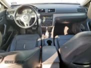 ✅ 2014 Volkswagen Passat S • VIN: 1VWAS7A32EC041927 • Лот: 85820895. Опубликован ранее на Copart с пробегом 178 616 миль. Бесплатный доступ к архиву аукционных продаж из США и подробный отчёт об истории автомобиля на DreamBid. Изображение 8.