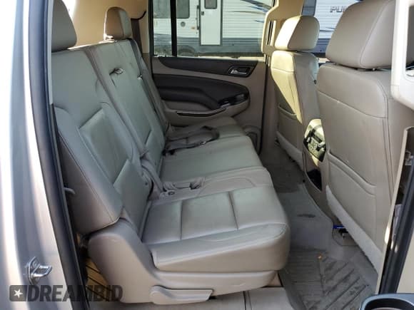 ✅ 2019 Chevrolet Suburban LT • VIN: 1GNSKHKC4KR310747 • Lot: 79517514. Wystawiony na Copart z przebiegiem 137 469 mil. Bezpłatny archiwum sprzedaży aukcyjnych z USA i szczegółowy raport historii pojazdu na DreamBid. Zdjęcie 11.