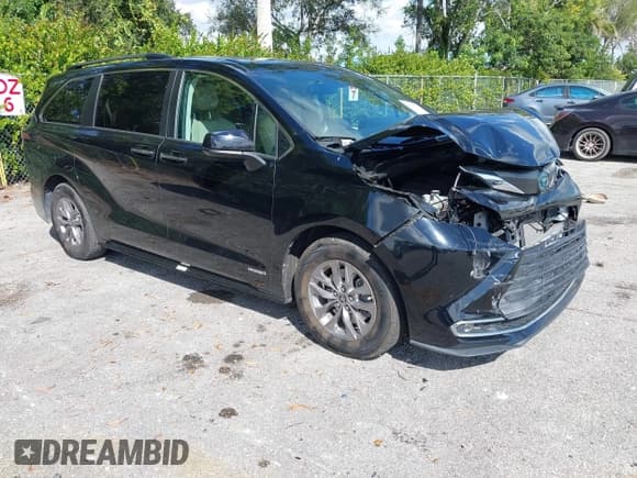 ✅ 2021 Toyota Sienna XLE • VIN: 5TDJRKEC0MS046195 • Lot: 43534153. Listed on IAAI with 43,810 mi. Free auction sales archive from the USA and detailed vehicle history report at DreamBid. Image 1.
