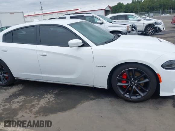 ✅ 2021 Dodge Charger R/T • VIN: 2C3CDXCT3MH527357 • Lot: 43244167. Wystawiony na IAAI z przebiegiem 40 499 mil. Bezpłatny archiwum sprzedaży aukcyjnych z USA i szczegółowy raport historii pojazdu na DreamBid. Zdjęcie 14.