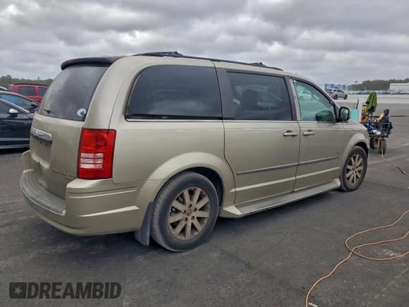 ✅ 2009 Chrysler Town & Country Touring • VIN: 2A8HR54199R632922 • Лот: 94696365. Опубликован ранее на Copart с пробегом Не указан. Бесплатный доступ к архиву аукционных продаж из США и подробный отчёт об истории автомобиля на DreamBid. Изображение 3.