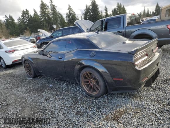 ✅ 2022 Dodge Challenger R/T Scat Pack Widebody • VIN: 2C3CDZFJ8NH246856 • Lot: 39594224. Wystawiony na Copart z przebiegiem 9 996 mil. Bezpłatny archiwum sprzedaży aukcyjnych z USA i szczegółowy raport historii pojazdu na DreamBid. Zdjęcie 2.