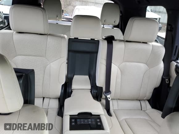 ✅ 2019 Lexus LX 570 • VIN: JTJHY7AX8K4298371 • Lot: 37328133. Listed on Copart with 35,571 mi. Free auction sales archive from the USA and detailed vehicle history report at DreamBid. Image 10.