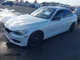 ✅ 2013 BMW 3 Series ActiveHybrid 3 • VIN: WBA3F9C50DF484310 • Lot: 43635660. Wystawiony na IAAI z przebiegiem 84 843 mil. Bezpłatny archiwum sprzedaży aukcyjnych z USA i szczegółowy raport historii pojazdu na DreamBid. Zdjęcie 2.