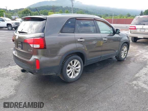 ✅ 2015 Kia Sorento EX • VIN: 5XYKUDA71FG621296 • Лот: 42724508. Опубликован ранее на IAAI с пробегом 188 926 миль. Бесплатный доступ к архиву аукционных продаж из США и подробный отчёт об истории автомобиля на DreamBid. Изображение 4.