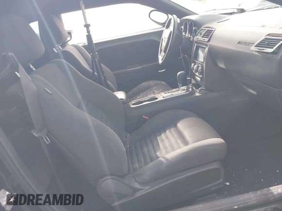 ✅ 2013 Dodge Challenger SXT • VIN: 2C3CDYAG5DH500642 • Lot: 41243016. Wystawiony na IAAI z przebiegiem 199 136 mil. Bezpłatny archiwum sprzedaży aukcyjnych z USA i szczegółowy raport historii pojazdu na DreamBid. Zdjęcie 5.