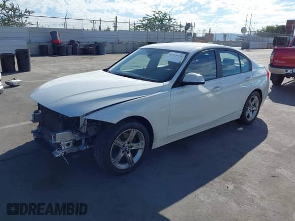 2014 BMW 3 Series 328i с VIN WBA3C1C57EK107752, выставлен на аукционе IAAI как лот 43295470 с пробегом 107 767 миль миль и . История ставок и продаж доступна на DreamBid. Изображение 19.