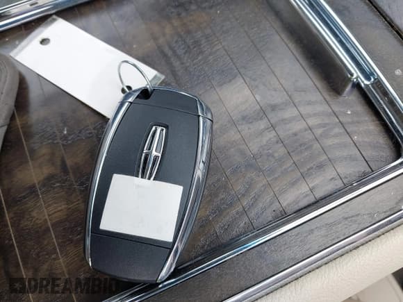 ✅ 2017 Lincoln Continental Select • VIN: 1LN6L9SP7H5607507 • Lot: 42368167. Wystawiony na IAAI z przebiegiem 78 451 mil. Bezpłatny archiwum sprzedaży aukcyjnych z USA i szczegółowy raport historii pojazdu na DreamBid. Zdjęcie 11.