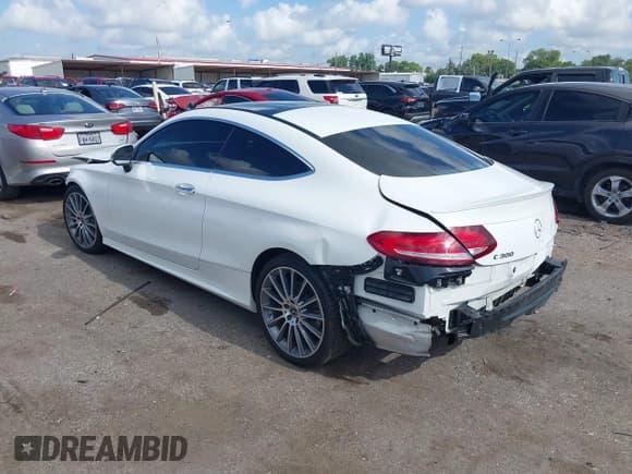 ✅ 2019 Mercedes-Benz C 300 • VIN: WDDWJ8DB2KF863714 • Lot: 42569540. Wystawiony na IAAI z przebiegiem 40 255 mil. Bezpłatny archiwum sprzedaży aukcyjnych z USA i szczegółowy raport historii pojazdu na DreamBid. Zdjęcie 3.