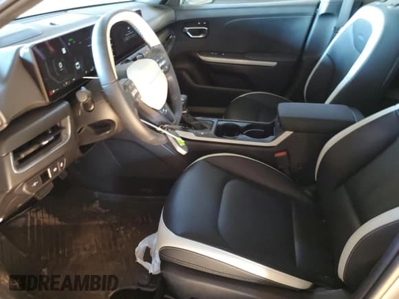 ✅ 2025 Kia K4 GT-Line • VIN: 3KPFW4DE6SE143552 • Lot: 84989045. Listed on Copart with 4,595 mi. Free auction sales archive from the USA and detailed vehicle history report at DreamBid. Image 7.