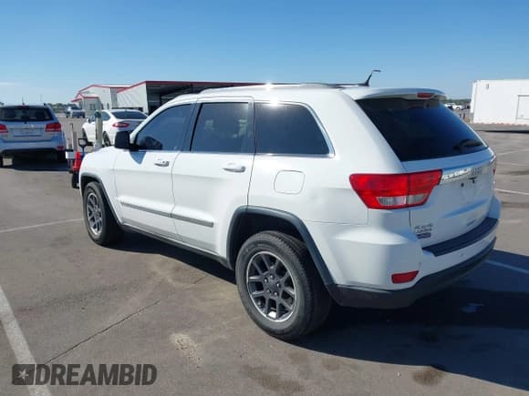 ✅ 2013 Jeep Grand Cherokee Laredo • VIN: 1C4RJFAG3DC537355 • Lot: 43385689. Listed on IAAI with 183,392 mi. Free auction sales archive from the USA and detailed vehicle history report at DreamBid. Image 3.