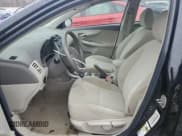 ✅ 2010 Toyota Corolla XLE • VIN: 1NXBU4EE9AZ332761 • Лот: 92419195. Опубликован ранее на Copart с пробегом 131 514 миль. Бесплатный доступ к архиву аукционных продаж из США и подробный отчёт об истории автомобиля на DreamBid. Изображение 7.