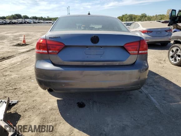 ✅ 2013 Volkswagen Passat S • VIN: 1VWAP7A39DC079932 • Lot: 71248645. Wystawiony na Copart z przebiegiem 149 464 mil. Bezpłatny archiwum sprzedaży aukcyjnych z USA i szczegółowy raport historii pojazdu na DreamBid. Zdjęcie 6.