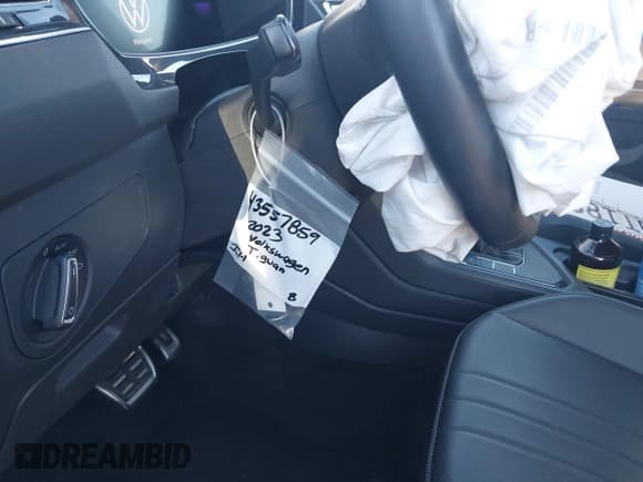 ✅ 2023 Volkswagen Tiguan SE R-Line Black • VIN: 3VVCB7AX4PM063588 • Lot: 43557859. Wystawiony na IAAI z przebiegiem 42 173 mil. Bezpłatny archiwum sprzedaży aukcyjnych z USA i szczegółowy raport historii pojazdu na DreamBid. Zdjęcie 20.