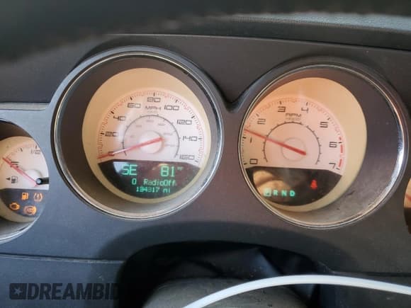 ✅ 2013 Dodge Challenger R/T Plus • VIN: 2C3CDYBT6DH729357 • Lot: 76584954. Wystawiony na Copart z przebiegiem 134 317 mil. Bezpłatny archiwum sprzedaży aukcyjnych z USA i szczegółowy raport historii pojazdu na DreamBid. Zdjęcie 9.