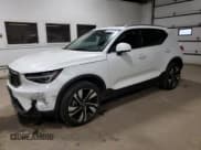 ✅ 2024 Volvo XC40 Plus Bright Theme • VIN: YV4L12UE7R2262639 • Лот: 93343875. Опубликован ранее на Copart с пробегом 9 325 миль. Бесплатный доступ к архиву аукционных продаж из США и подробный отчёт об истории автомобиля на DreamBid. Изображение 1.