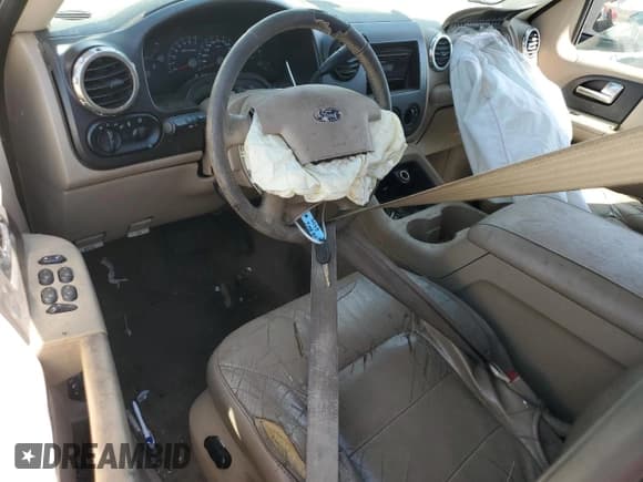 ✅ 2004 Ford Expedition Special Service • VIN: 1FMPU16L24LB34700 • Lot: 64122945. Listed on Copart with Not provided. Free auction sales archive from the USA and detailed vehicle history report at DreamBid. Image 8.