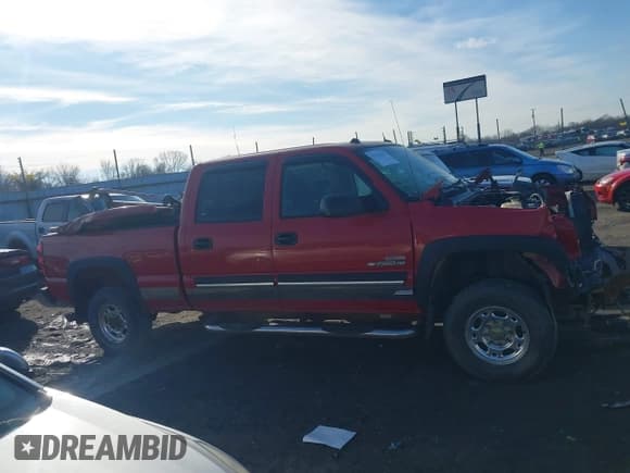 ✅ 2005 Chevrolet Silverado 2500HD LT • VIN: 1GCHK23275F851366 • Lot: 41112367. Wystawiony na IAAI z przebiegiem 300 934 mil. Bezpłatny archiwum sprzedaży aukcyjnych z USA i szczegółowy raport historii pojazdu na DreamBid. Zdjęcie 14.