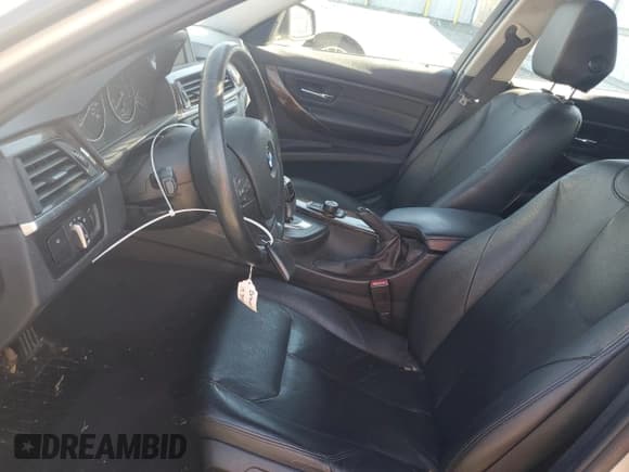 ✅ 2013 BMW 3 Series 328i • VIN: WBA3A5C51DF354463 • Лот: 90403715. Опубликован ранее на Copart с пробегом Не указан. Бесплатный доступ к архиву аукционных продаж из США и подробный отчёт об истории автомобиля на DreamBid. Изображение 7.