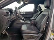 ✅ 2023 Ford Explorer ST-Line • VIN: 1FMSK7KH5PGB05208 • Lot: 64032885. Wystawiony na Copart z przebiegiem 35 251 mil. Bezpłatny archiwum sprzedaży aukcyjnych z USA i szczegółowy raport historii pojazdu na DreamBid. Zdjęcie 7.