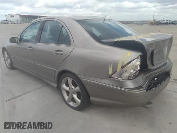 ✅ 2006 Mercedes-Benz C 230 Sport • VIN: WDBRF52H26E020282 • Lot: 32653990. Listed on IAAI with 178,039 mi. Free auction sales archive from the USA and detailed vehicle history report at DreamBid. Image 3.