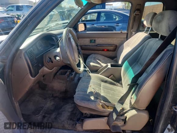 ✅ 2000 Toyota Tacoma • VIN: 4TAVL52N8YZ600013 • Lot: 85351465. Wystawiony na Copart z przebiegiem 298 686 mil. Bezpłatny archiwum sprzedaży aukcyjnych z USA i szczegółowy raport historii pojazdu na DreamBid. Zdjęcie 7.